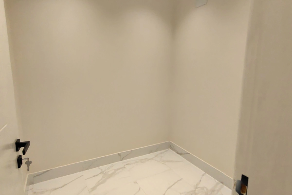 ارواف راقيه للبيـــع في شارع الثمانين