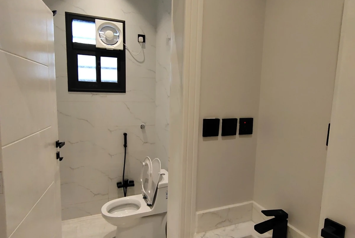 ارواف خميس مشيط شارع الثمانين للبيع