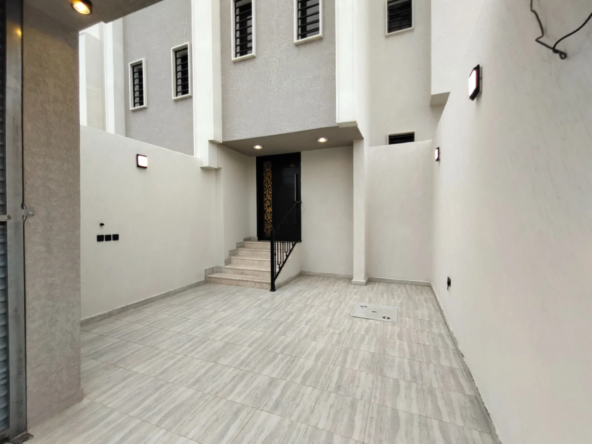 ارواف للبيع في شارع الثمانين خميس مشيط