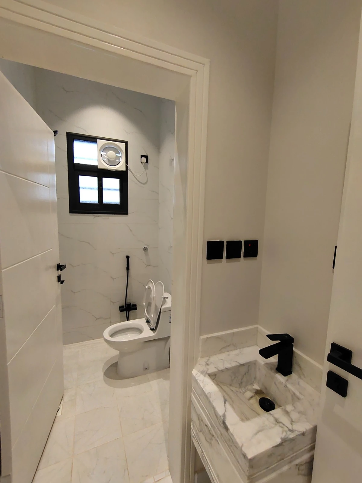 ارواف خميس مشيط شارع الثمانين للبيع