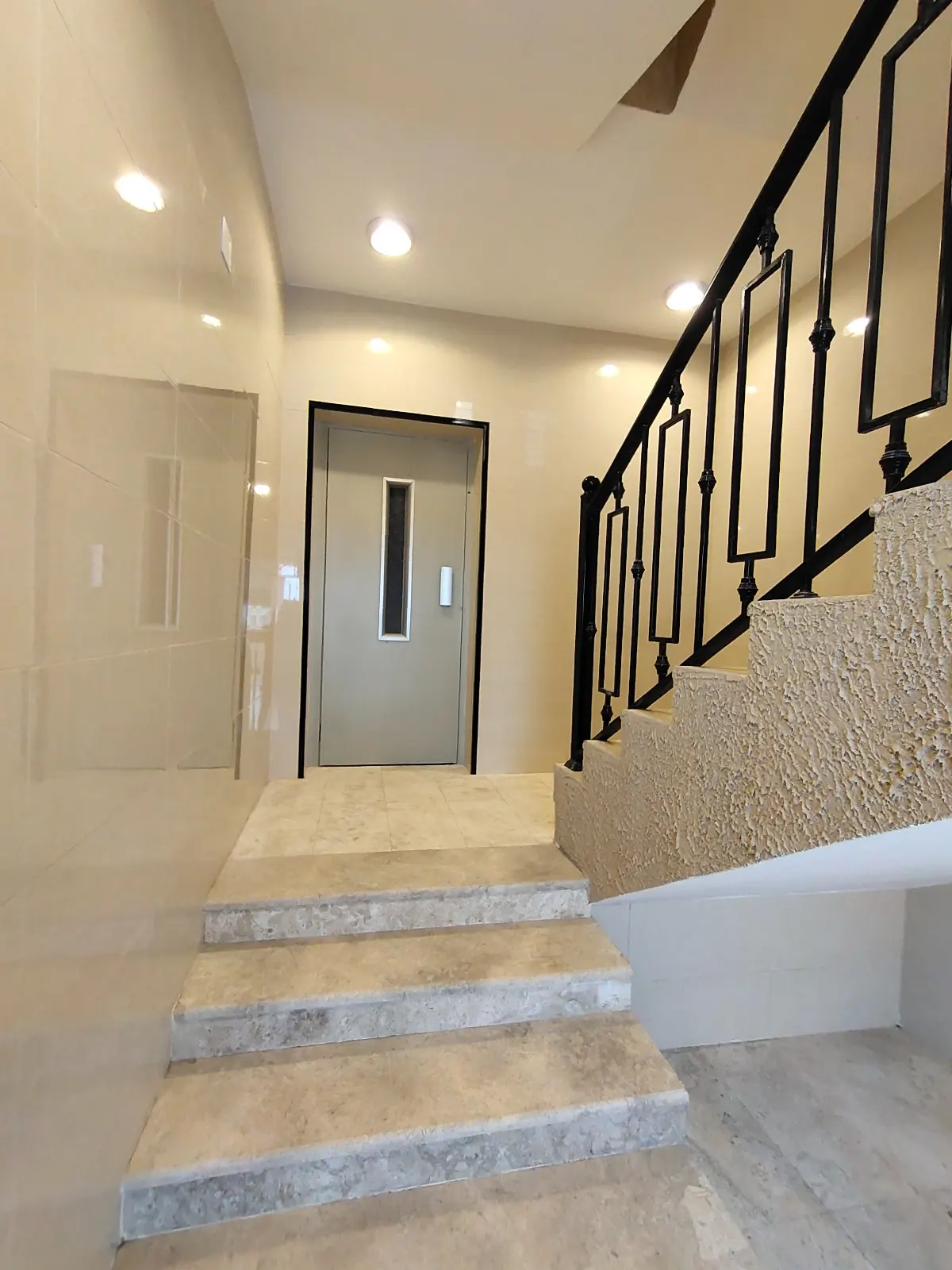 ارواف راقيه للبيـــع في شارع الثمانين خميس مشيط