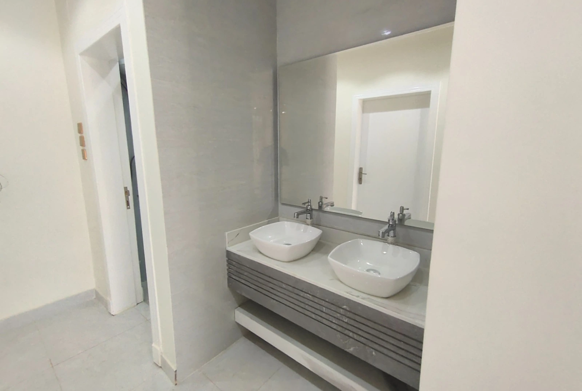 شقة للبيع خلف المستشفي الالماني خميس مشيط