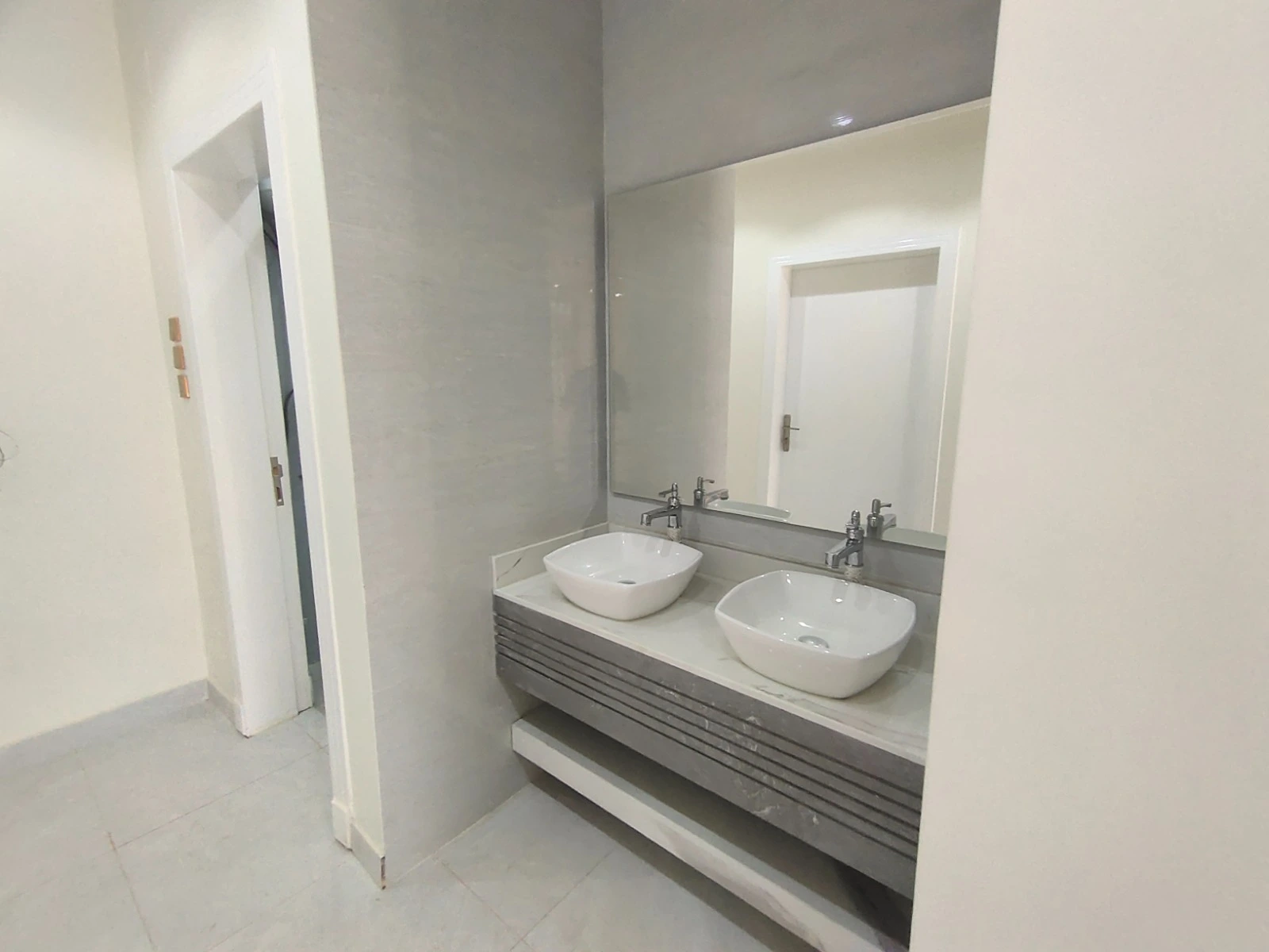 شقة للبيع خلف المستشفي الالماني خميس مشيط